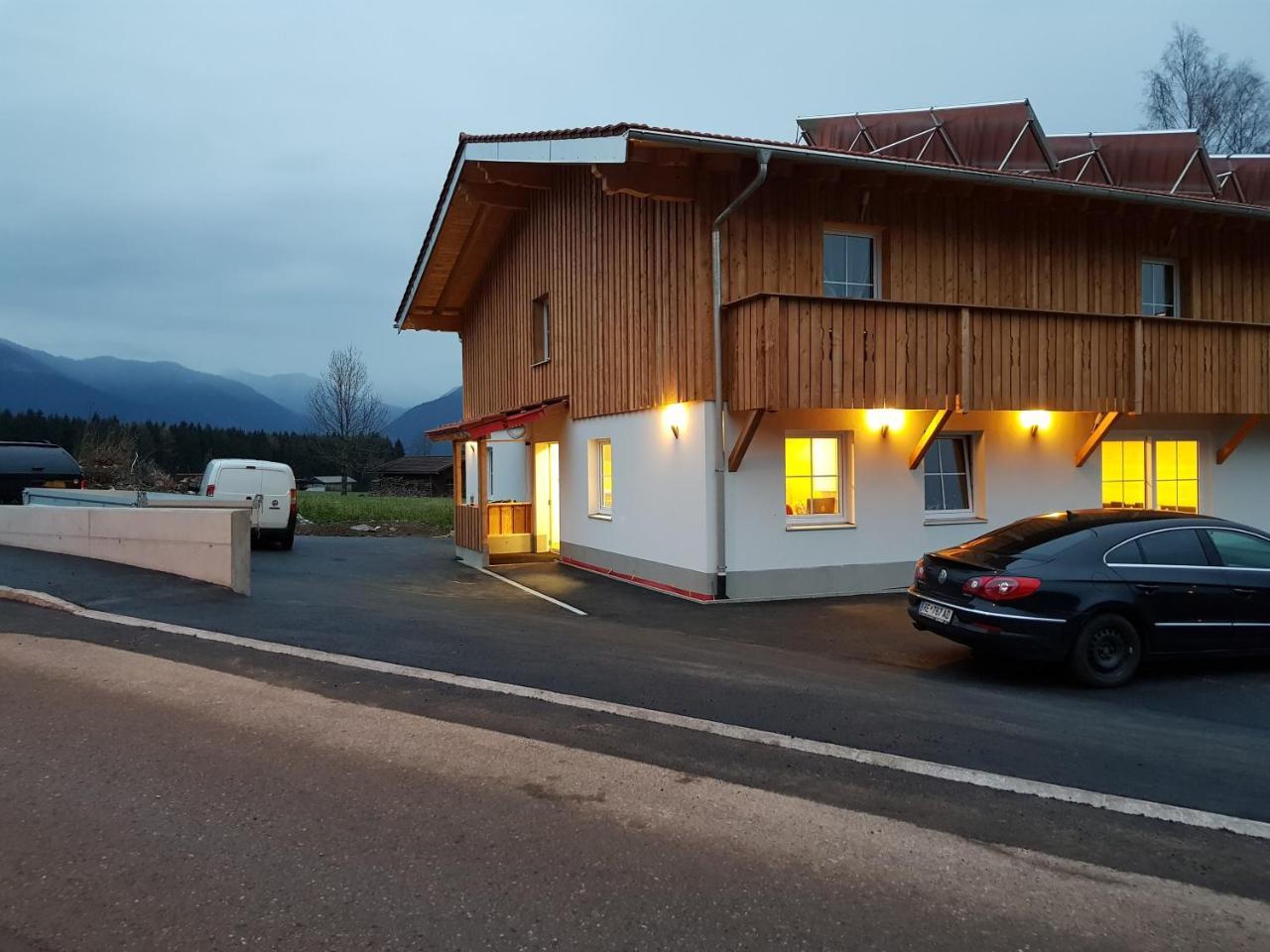 Gaestehaus Am Hahnenkamm Reutte Exterior photo
