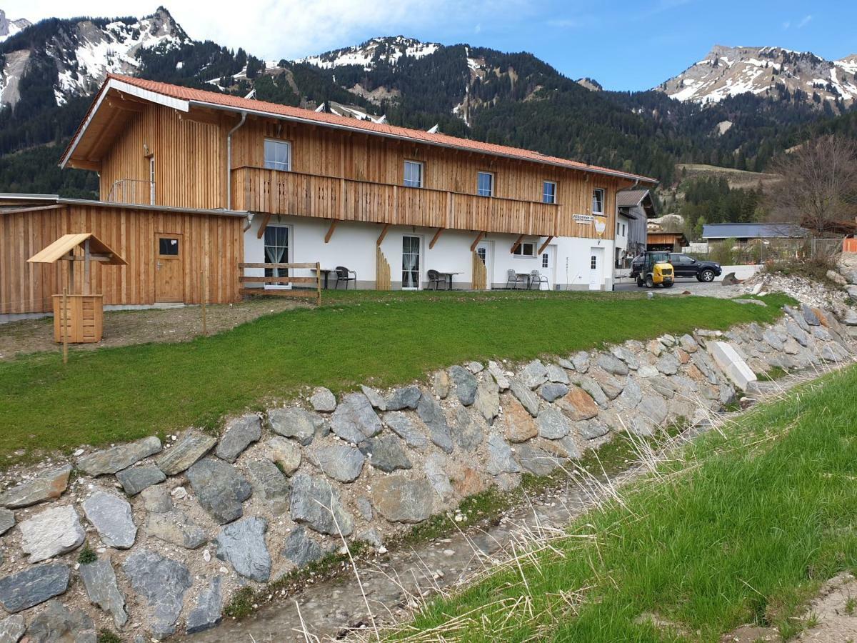 Gaestehaus Am Hahnenkamm Reutte Exterior photo
